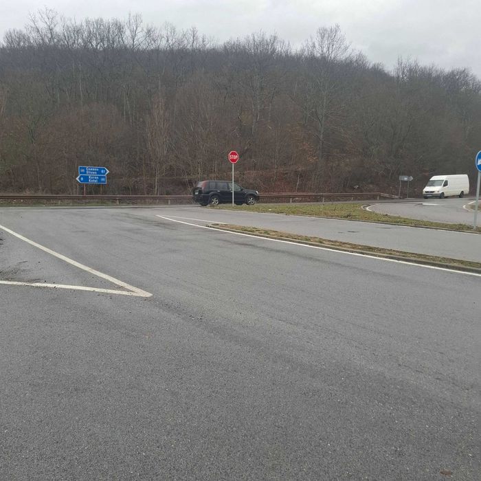 Парцел на главен път Жеравна -Котел