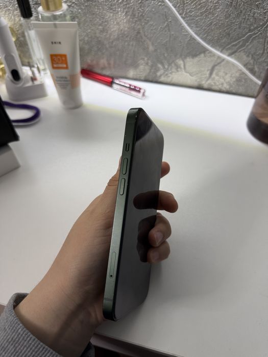 Iphone 13, зеленого цвета.