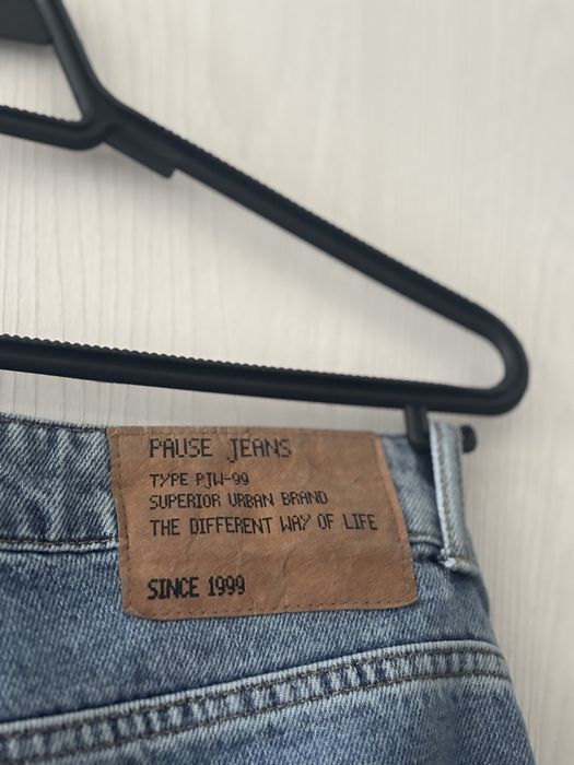 Продавам Pause jeans дънки, размер S ( стават и за М). Обличани са около 5 пъти, в отлично състояние, без забележки.