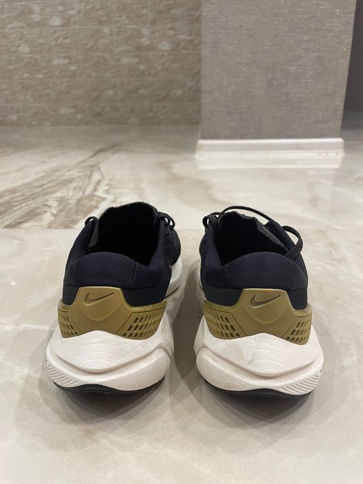Дамски маратонки Nike Air Zoom Vomero 15 CU1856 003