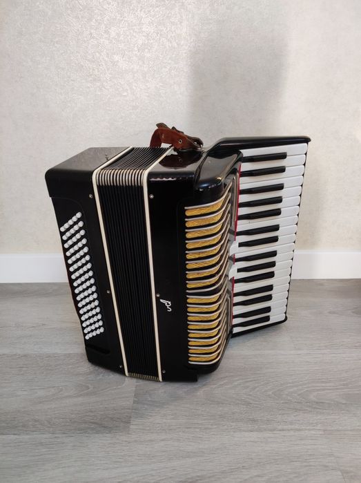 Аккардеон с футляром