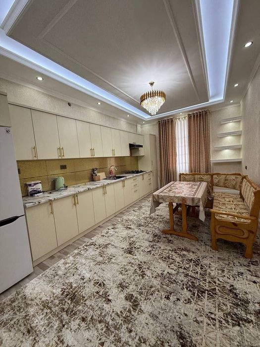 Элитный домнинг 1-этажида жойлашган 2 хонали люкс квартира ижарага бер