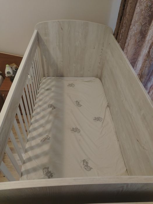 Продавам детска кошара с матрак, много малко е ползвана