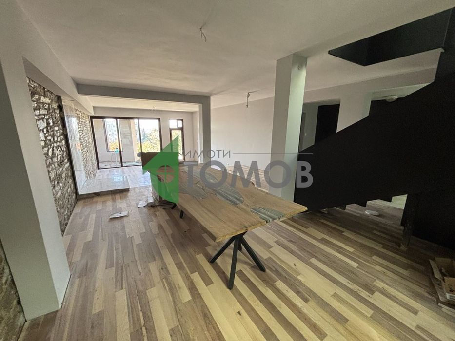 Луксозна еднофамилна къща в района на Железник