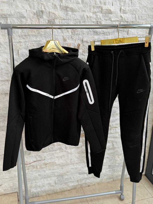 Nike Tech Fleece - Black Reflective Accents