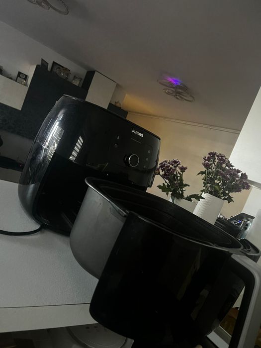 Friteuza cu aer cald Philips de 7.3 litri