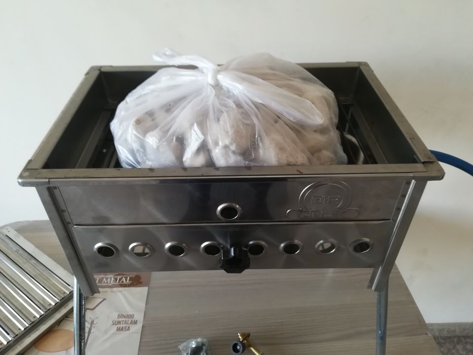 Газово барекю скара с вулканични камъни