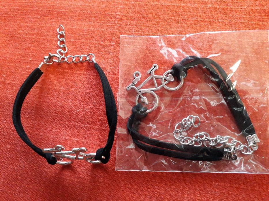 Кожена гривна с метален елемент - колело