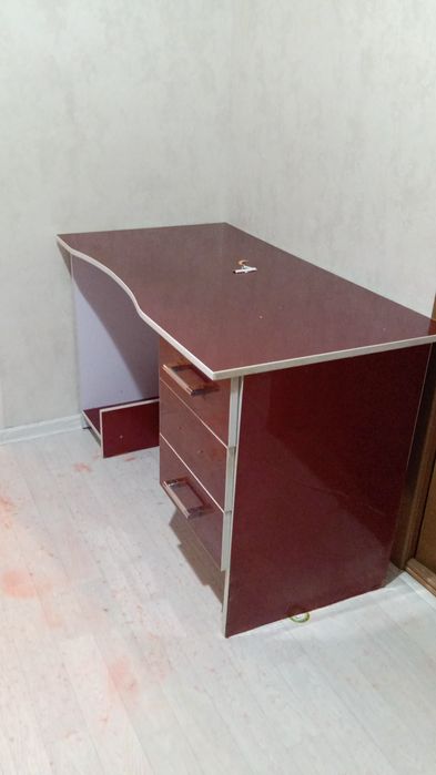 Парта, компьютерный стол