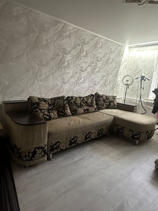 Диван угловой б/у