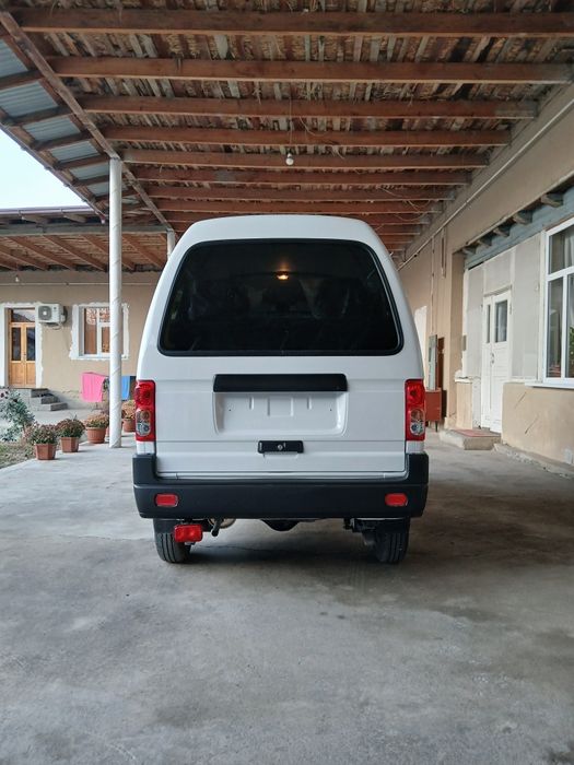 Дамас 2 янги салондан чикгаг