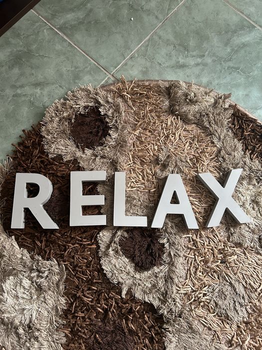 Decor litere din lemn „RELAX”