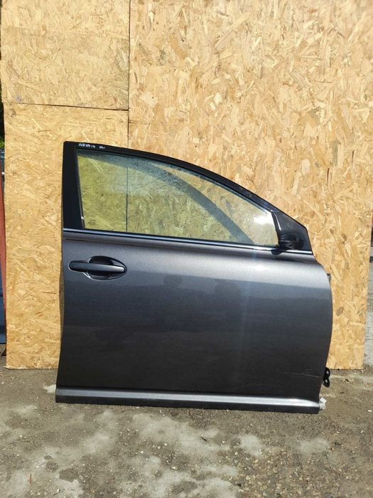 Врата предна Toyota Avensis 2006