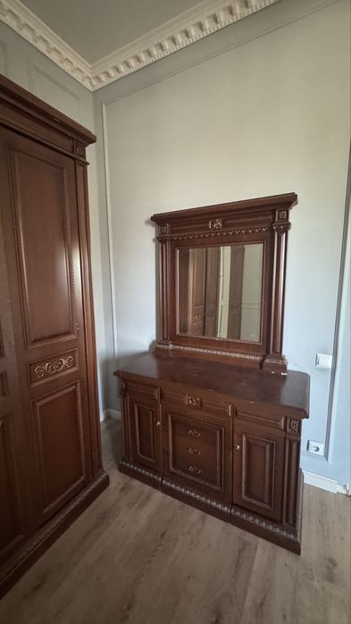 Спальный гарнитур массив