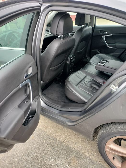 Vând sau schimb  Opel Insignia