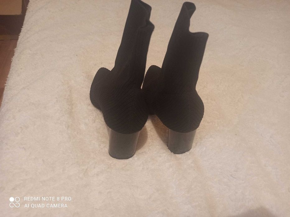 Продам стильные ботильоны на высоком каблуке