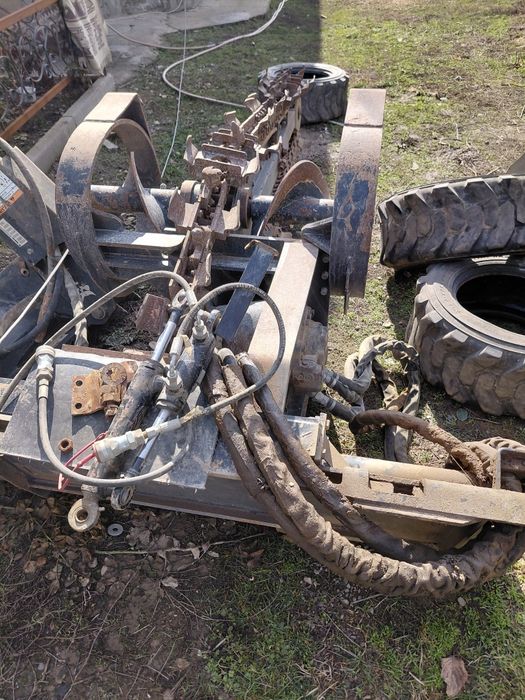 Траншея копатель и яма бур на бобкэт