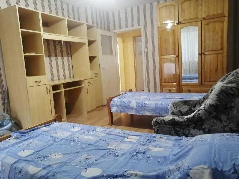 Дава се под наем Четиристаен апартамент в Бургас, Изгрев - 80 кв.м за 459 € - Снимка #3
