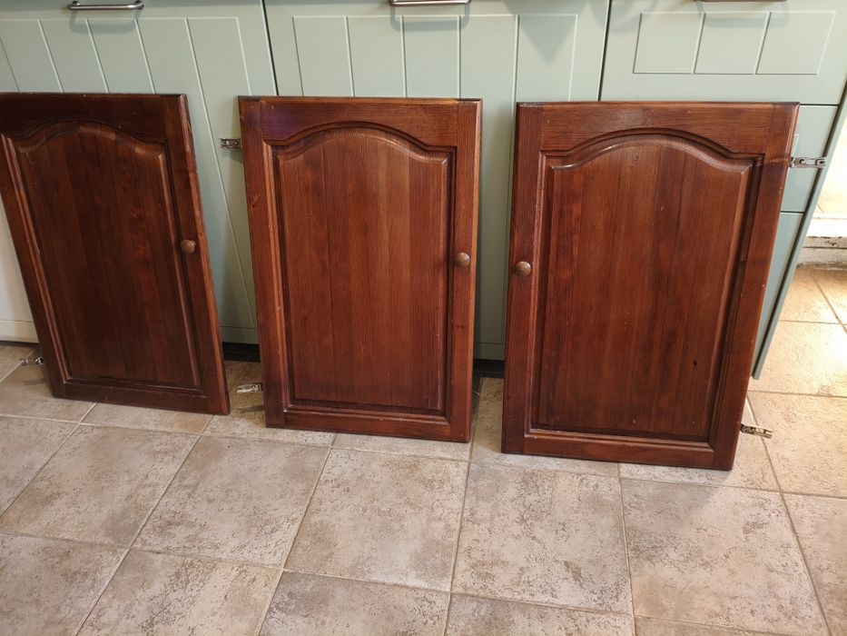 Вратички за кухненски шкаф или друг шкаф