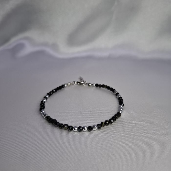 Гривни от естествени камъни