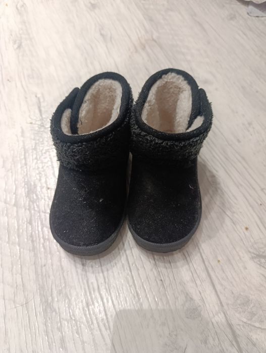 Продам зимние ботинки 23 рр