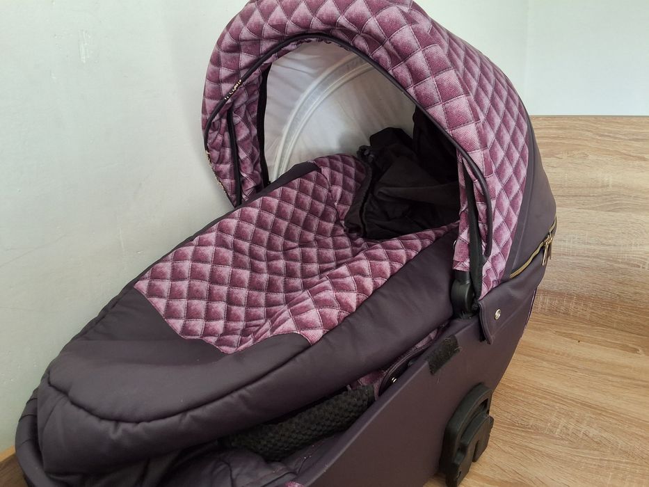 Коляска  3 в1 есть дефекты