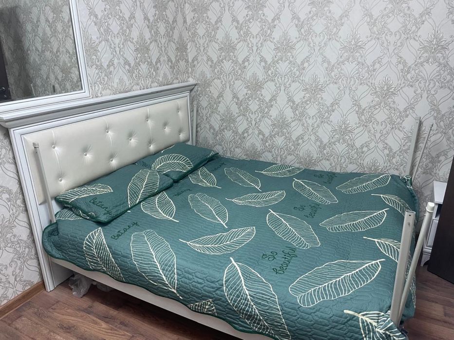 Спальный гарнитур с матрасом продается.