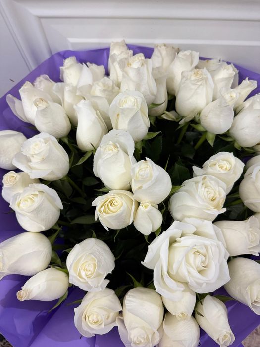 Белые розы , длинные