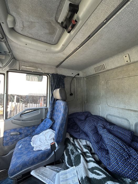 Camion apicol cu 72 de lazi pe pat cald