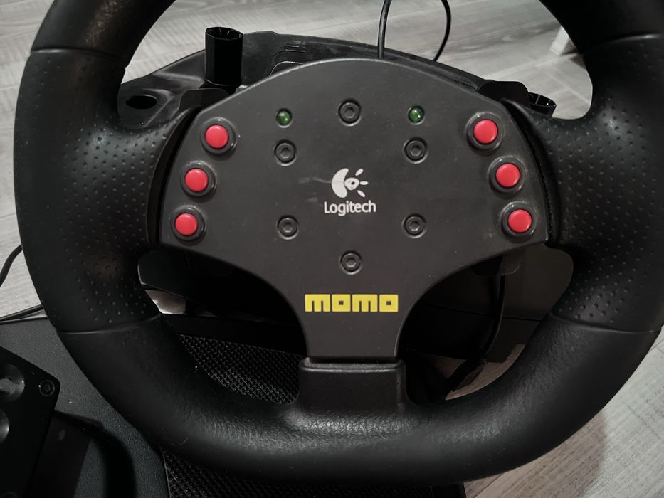 Игровой руль logitech momo racing