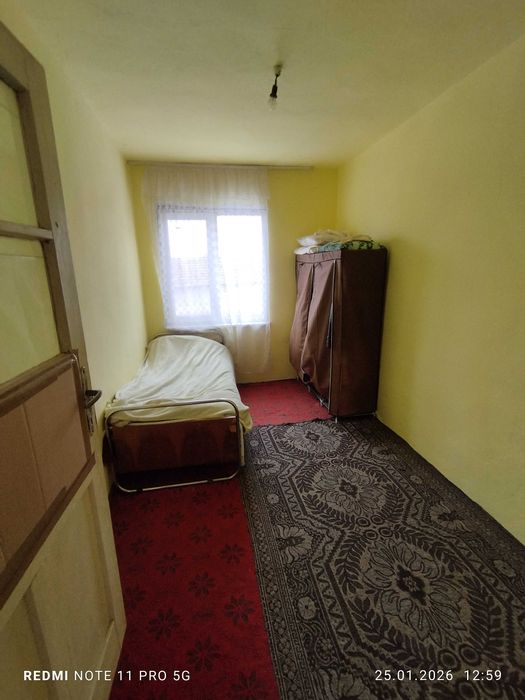 Продавам къща с двор в с. Новград