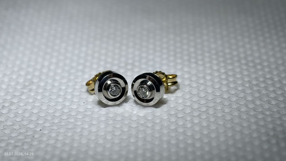 Гвоздики ,пусеты ,бриллианты ,750