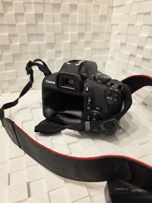 Aparat foto Canon EOS 2000D