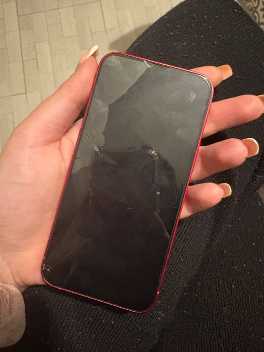 iPhone 13 mini. Червен