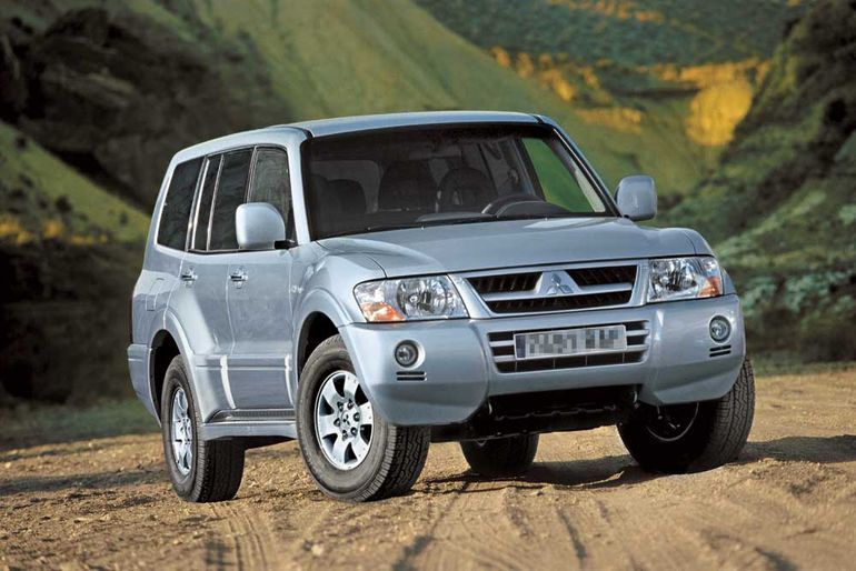 Бампер передний на Паджеро 3 / 03-06 Pajero 3 / 03-06