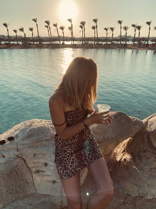 Къса дамска рокля