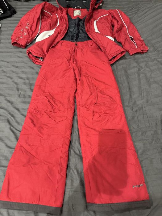 Продавам  ски екип