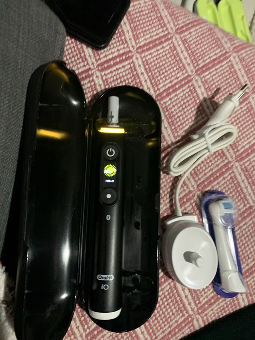 Periuta de dinti oral-b io6 ecran color