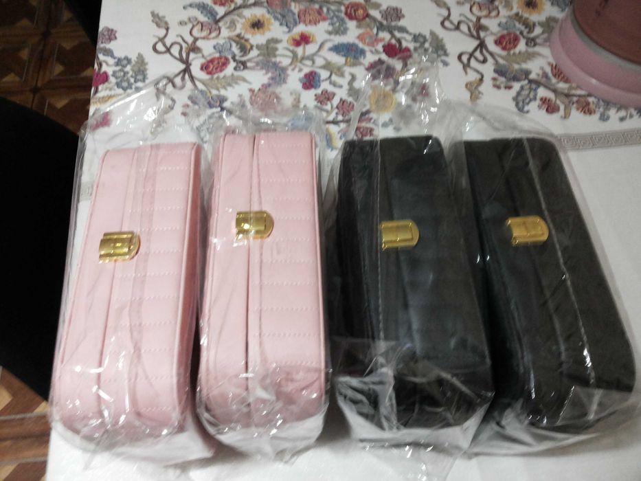 Новые косметички.Размер 21смх14см. Осталось всего 4-е штуки.