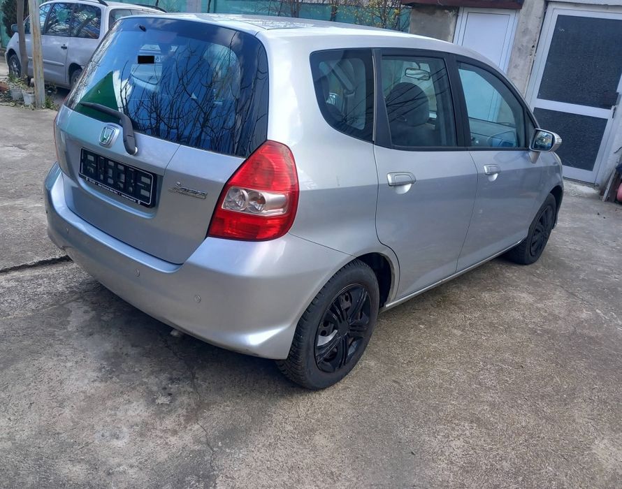 Хонда Джаз
Нов внос от Германия.
2006г
Бензин 1,4.
Климатик, сензор за