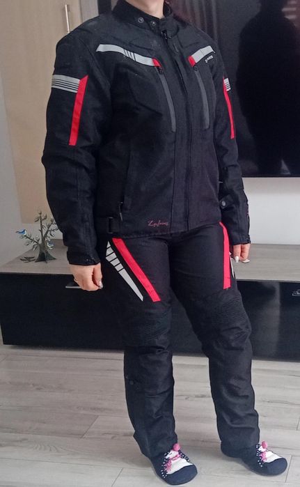 Vând costum motocicleta