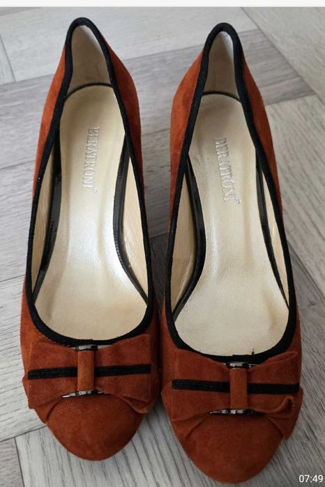 новые весенние  замшевые туфли