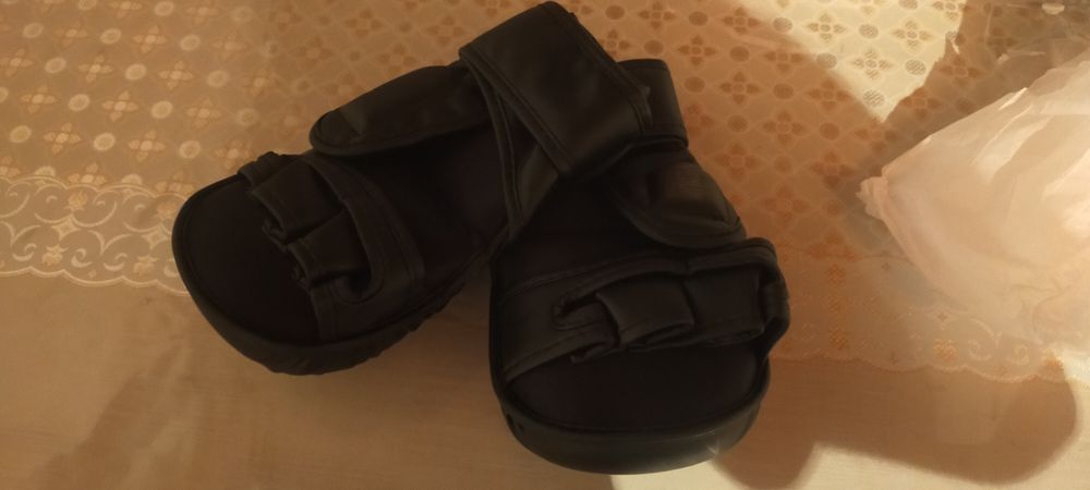 Продам перчатки для спарингов новые