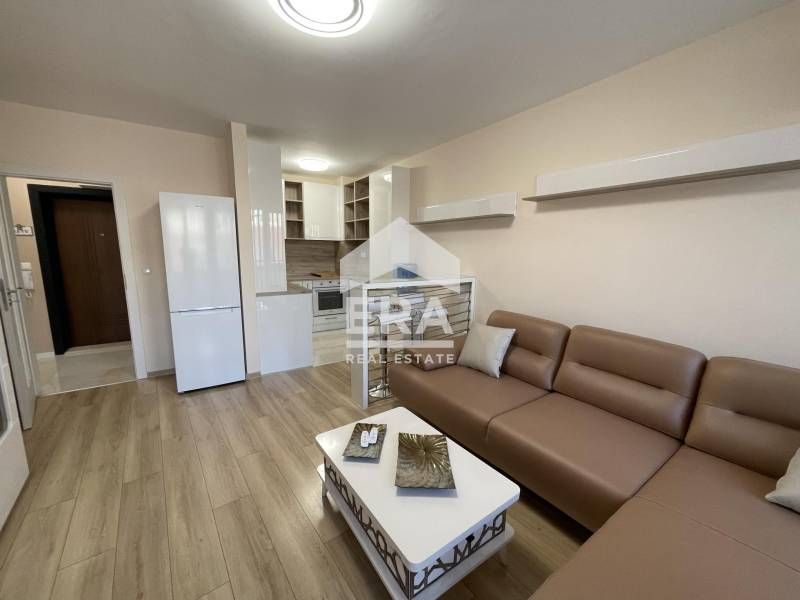 Дава се под наем Тристаен апартамент в Варна, Цветен квартал - 80 кв.м за 742 € - Снимка #1