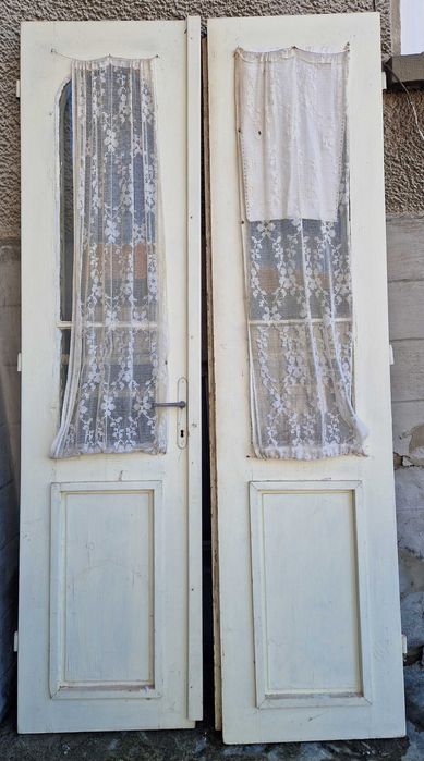 Стара запазена соц врата