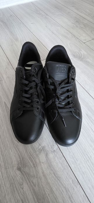 Vand pantofi sport Diesel  marimea 43