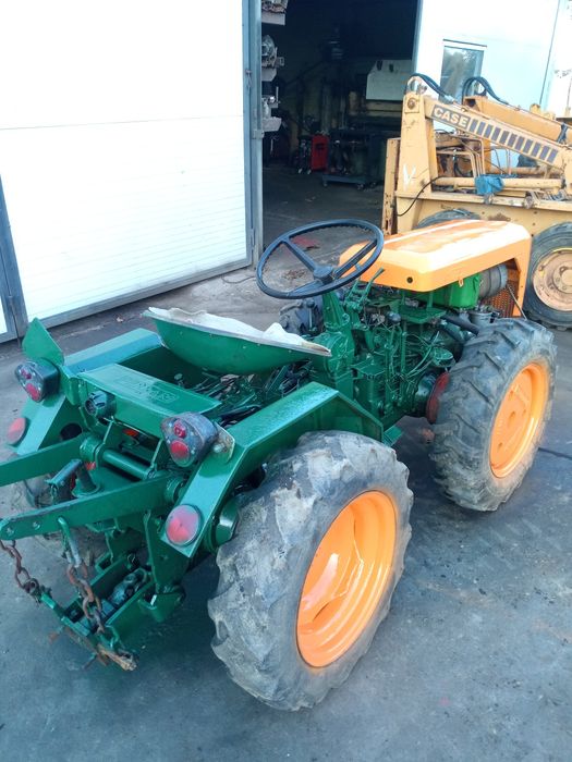 Vând ferrari și hako