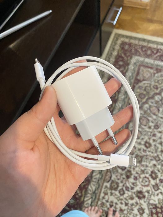 Оригинальная зарядка на Айфон
