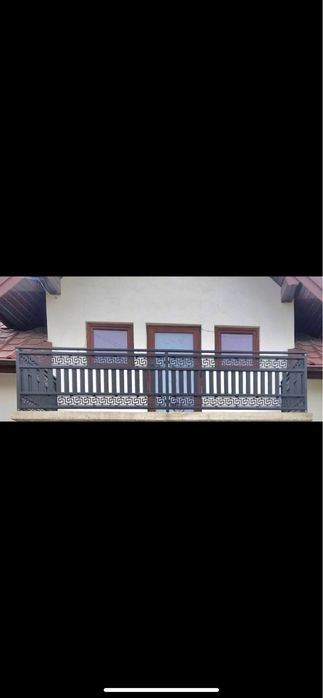 Balcoane su balustrade