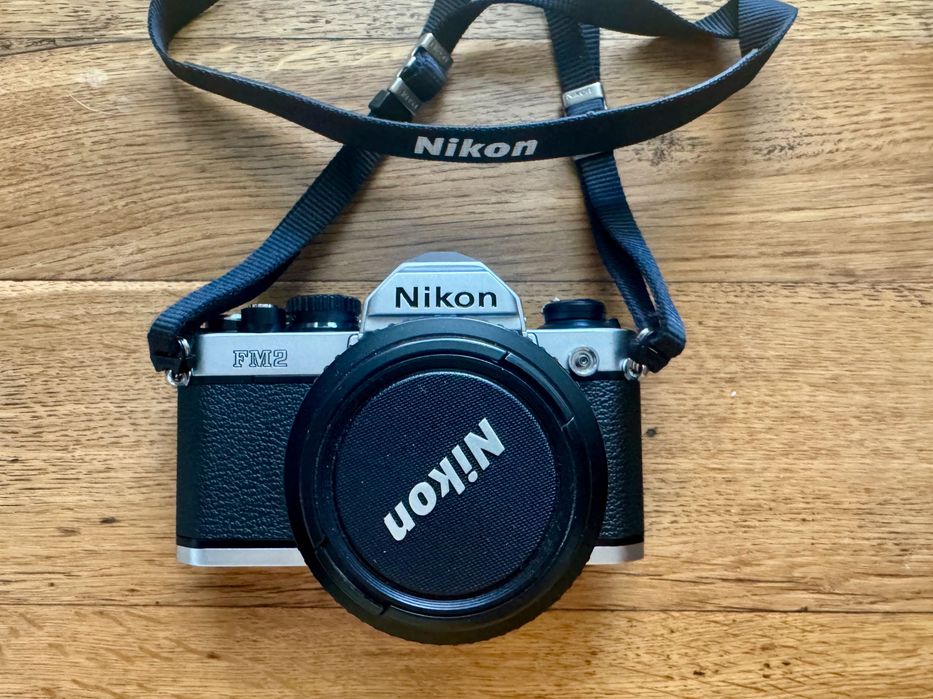 Nikon FM2 – aparat foto SLR pe film 35mm, stare ca nouă, cu obiectiv 35-70 mm